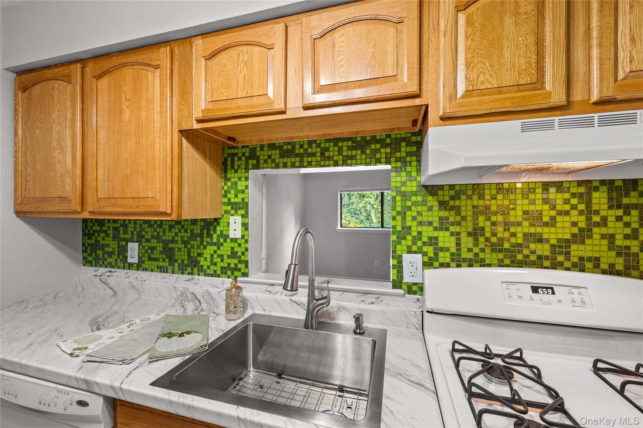 42 Pointe Circle South, Unit 0 photo 12