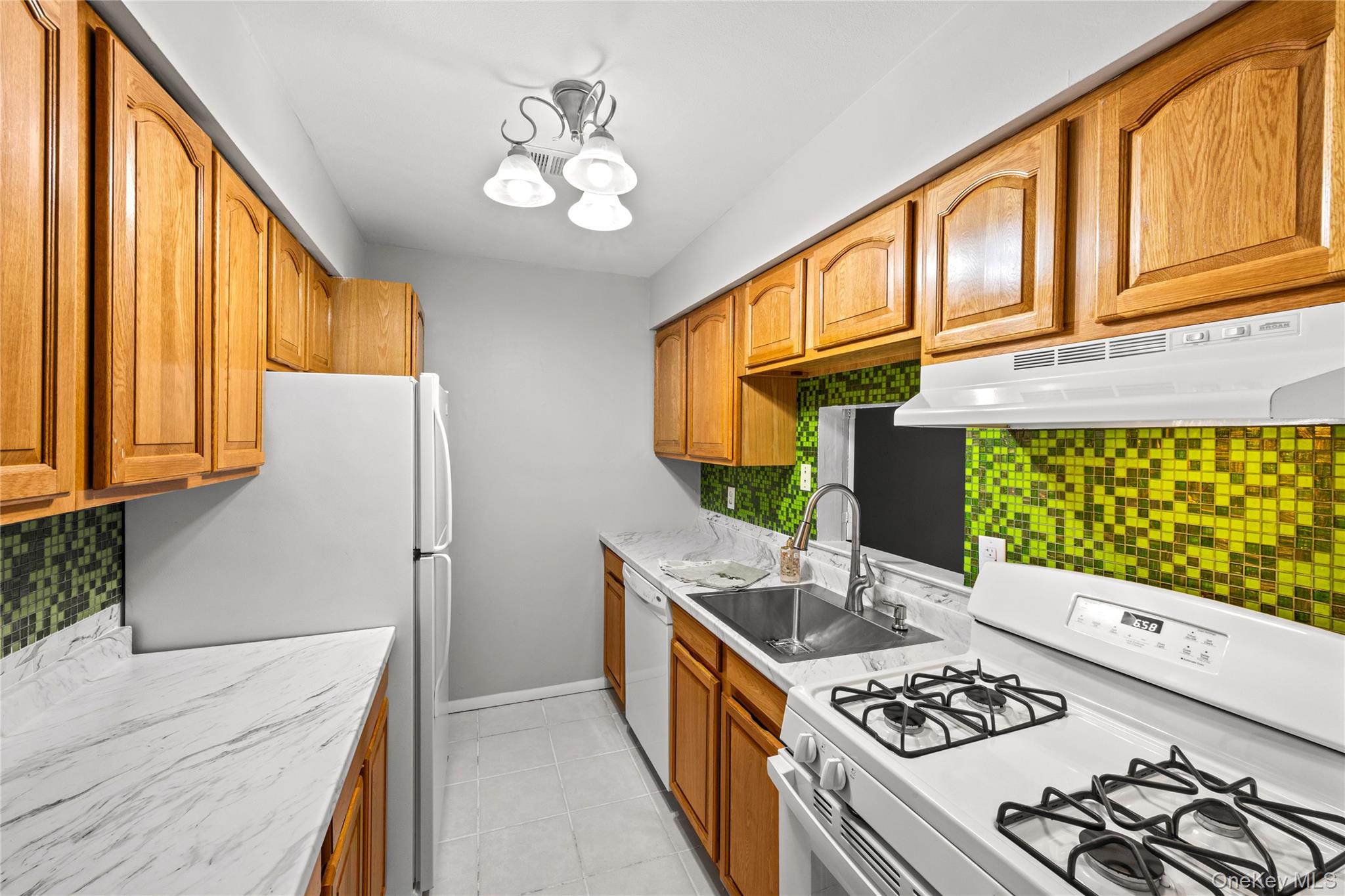 42 Pointe Circle South, Unit 0 photo 9