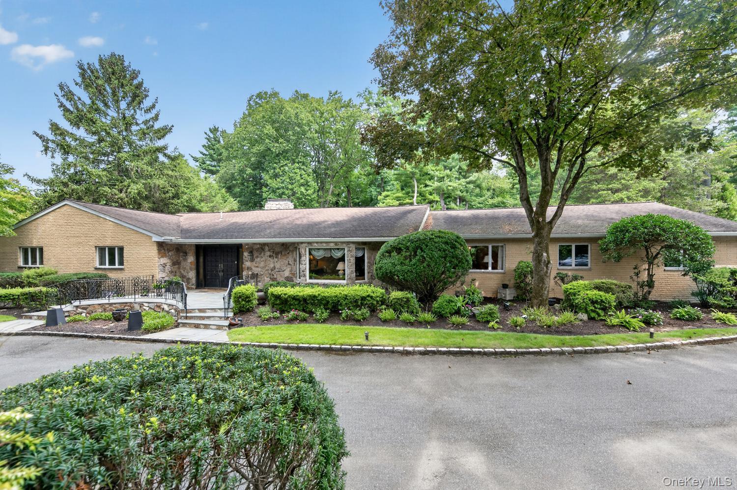 10 Dorchester Drive – For Sale