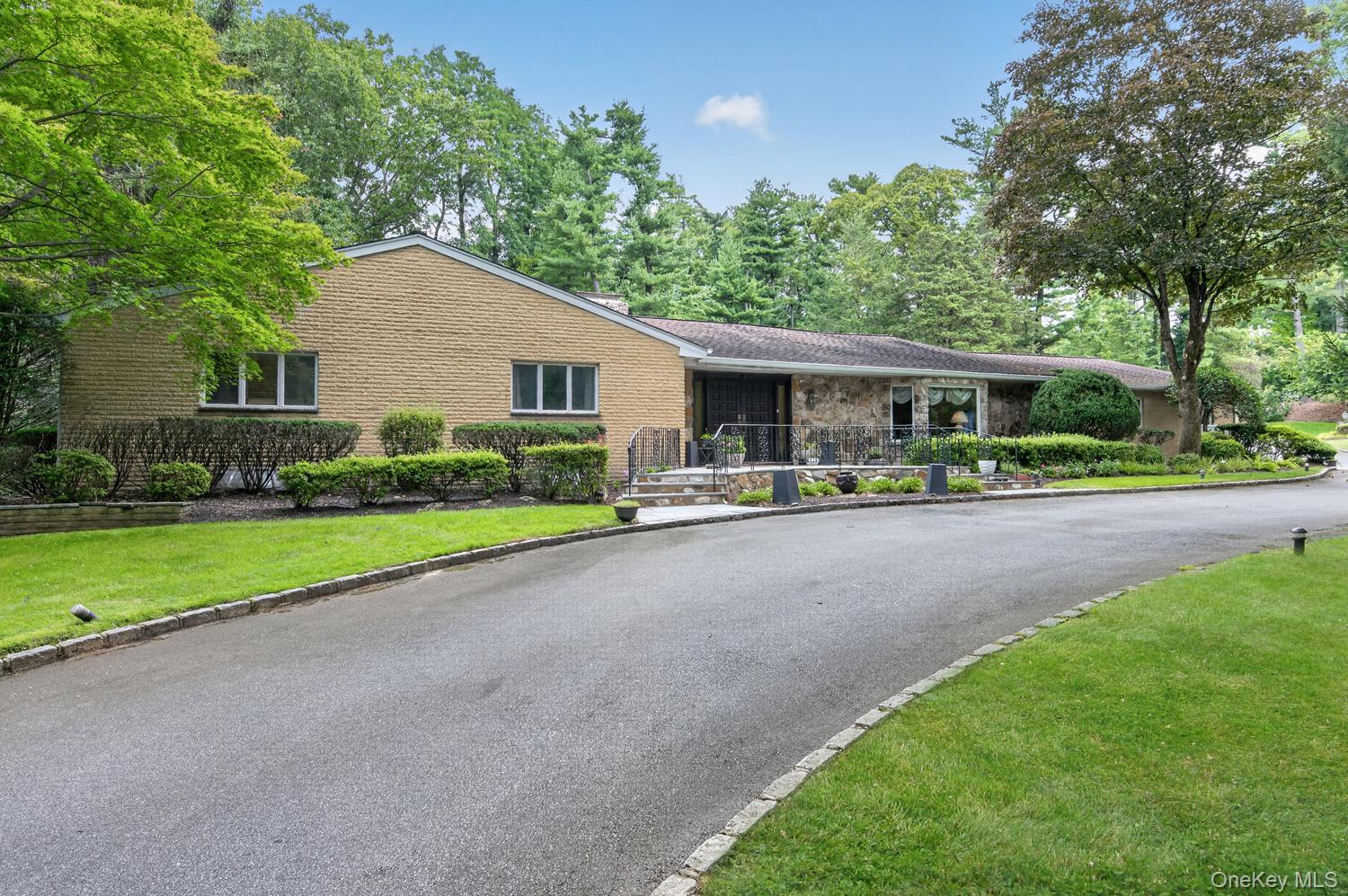 10 Dorchester Drive – For Sale photo 2