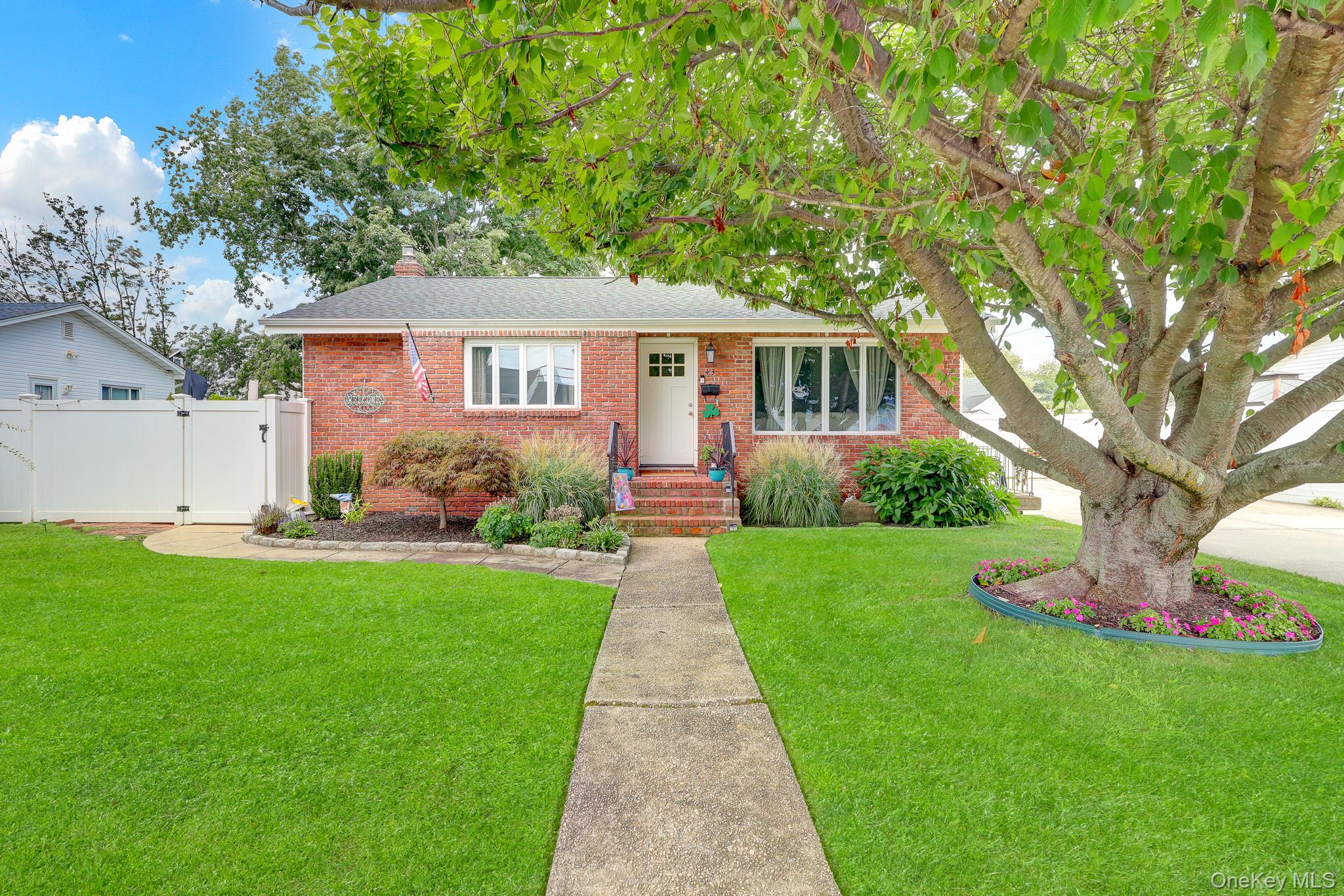 43 Manhattan Avenue – For Sale