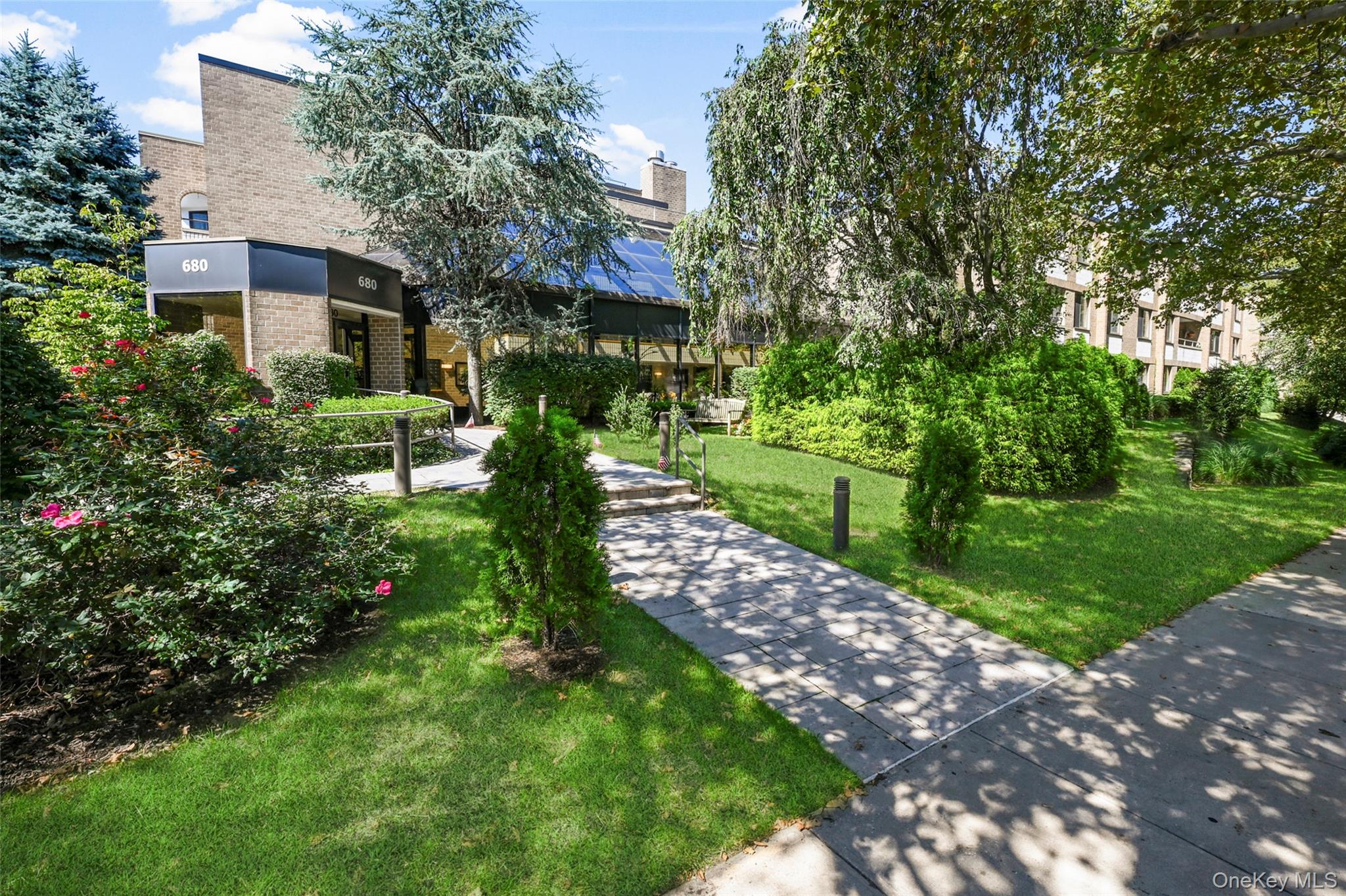 680 W Boston Post Road, Unit 3A