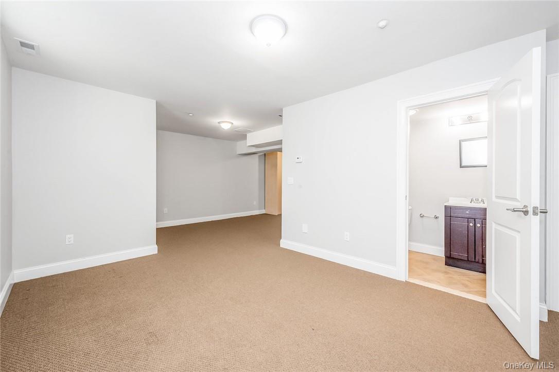 114 Lincoln Avenue – For Rent photo 28