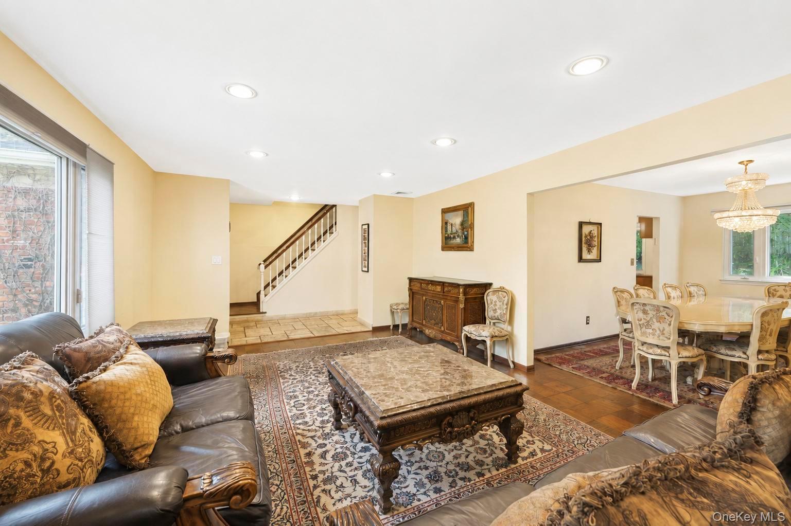 5 Cathy Lane – For Sale photo 4