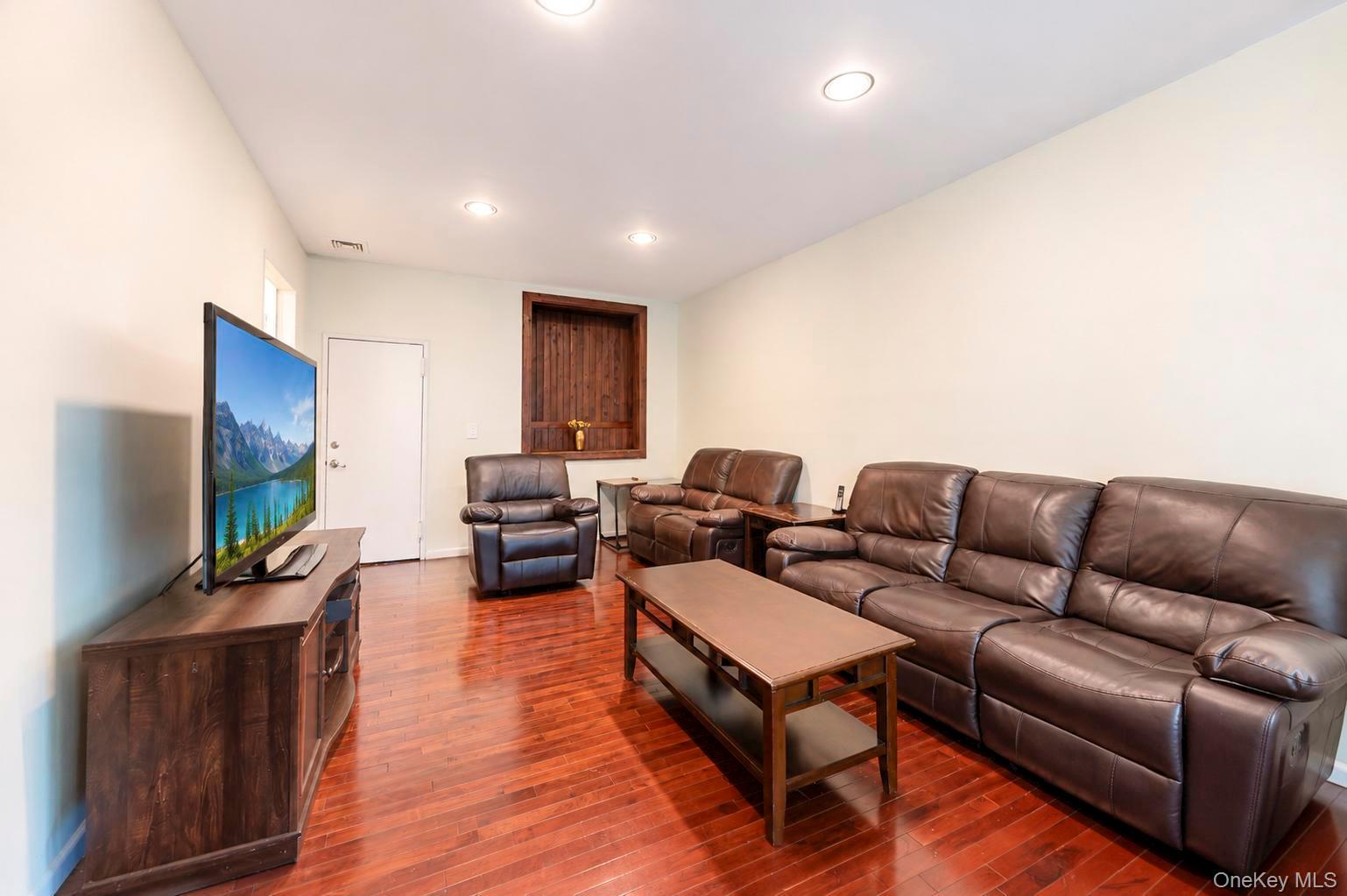 5 Cathy Lane – For Sale photo 11