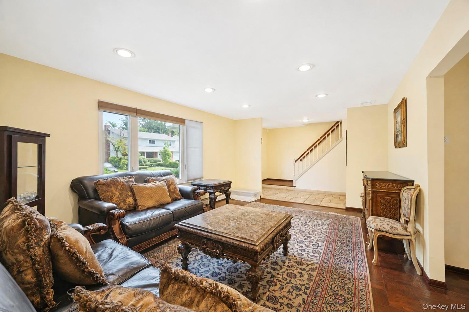 5 Cathy Lane – For Sale photo 2