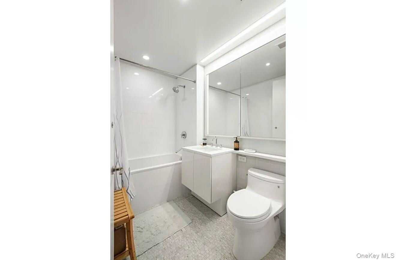 50 Riverside Boulevard, Unit 15M photo 12