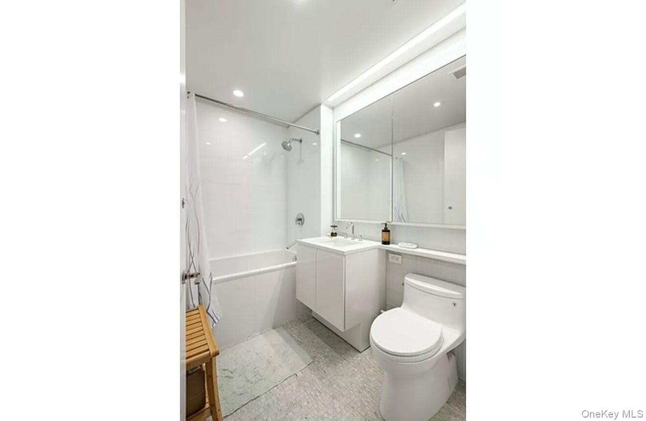 50 Riverside Boulevard, Unit 15M photo 11