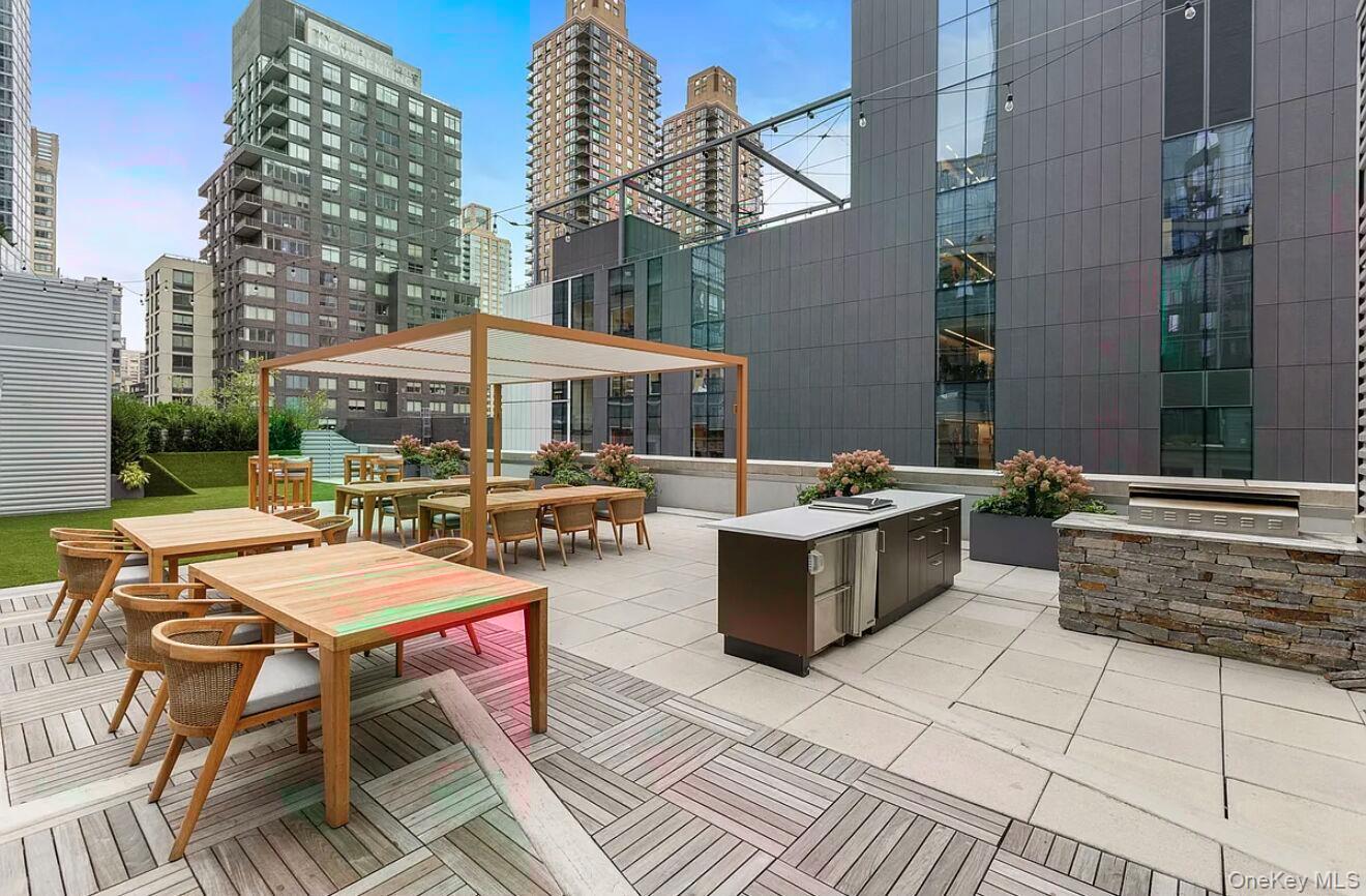 50 Riverside Boulevard, Unit 15M photo 28