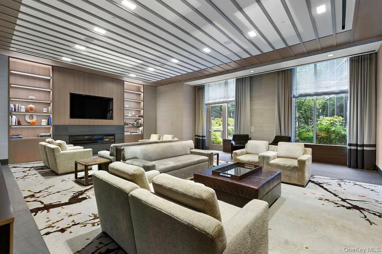 50 Riverside Boulevard, Unit 15M photo 27