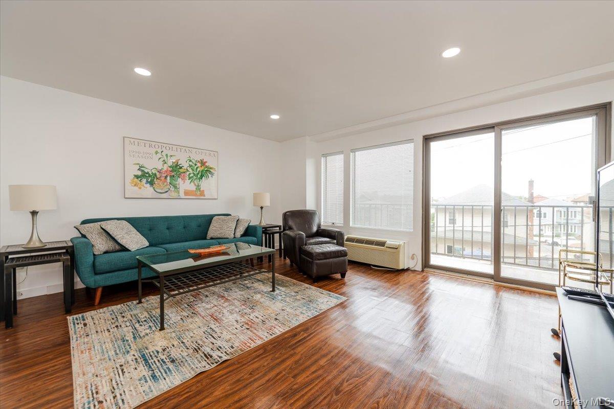 235 W Park Avenue, Unit 205 photo 4