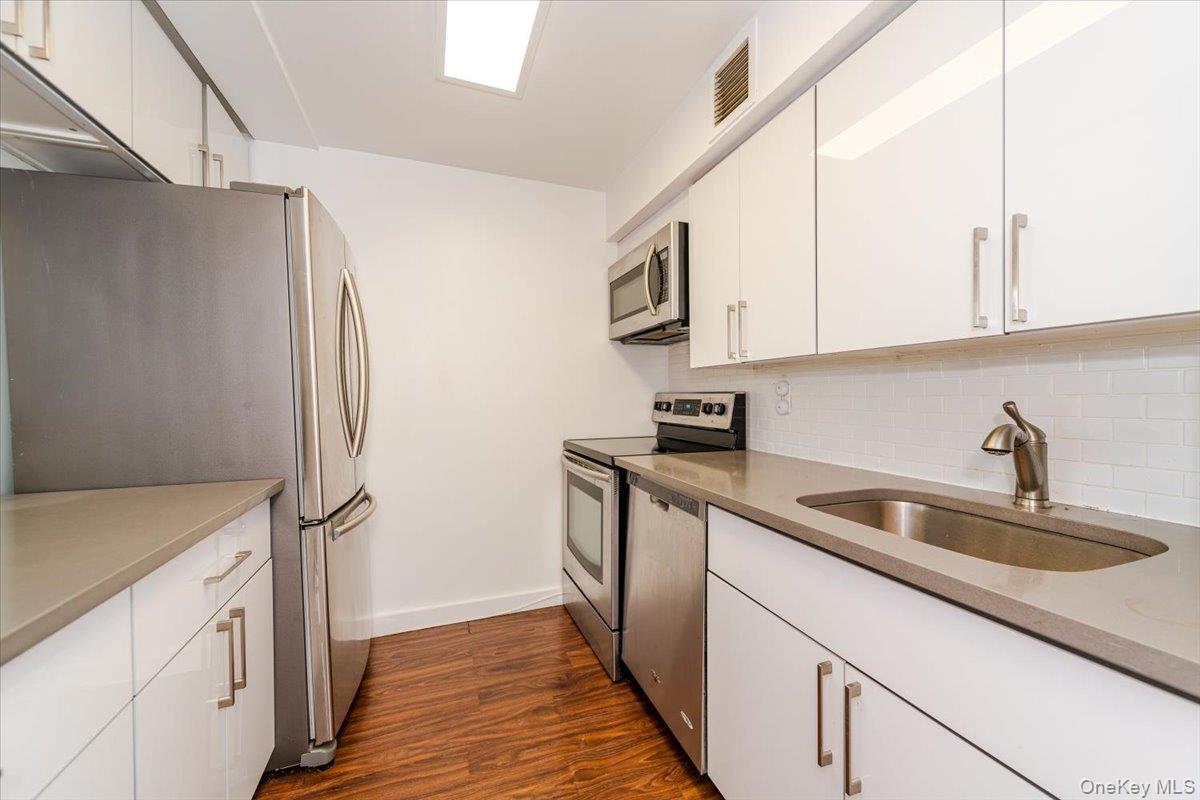235 W Park Avenue, Unit 205 photo 7