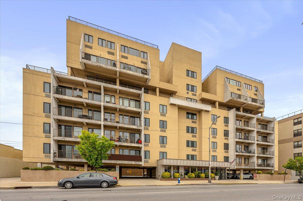 235 W Park Avenue, Unit 205