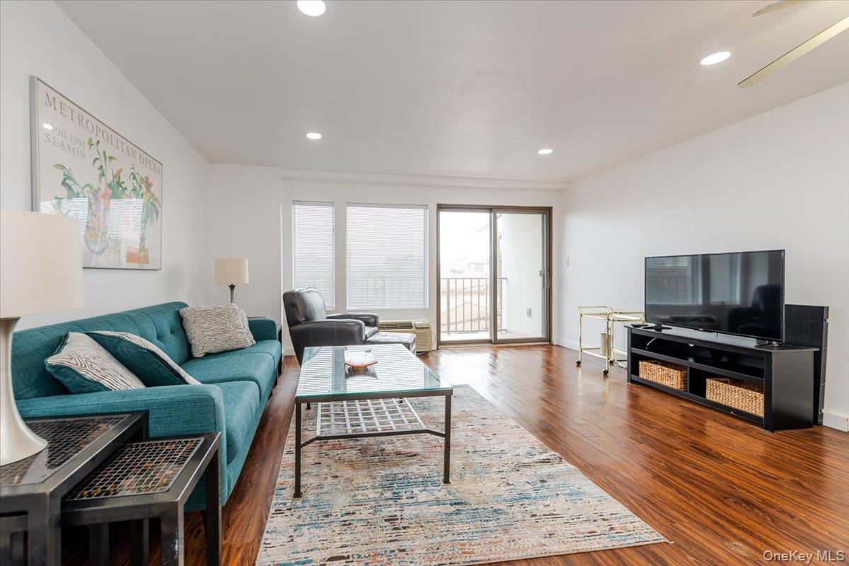 235 W Park Avenue, Unit 205 photo 3