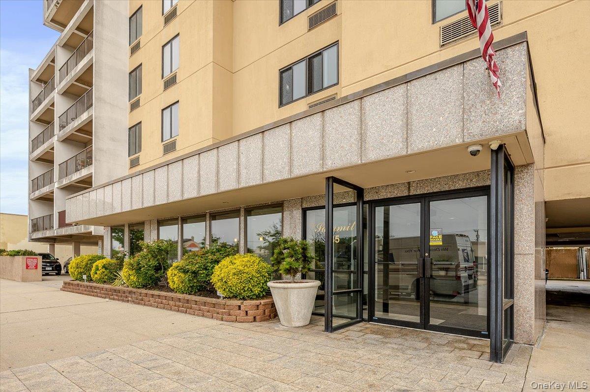 235 W Park Avenue, Unit 205 photo 13