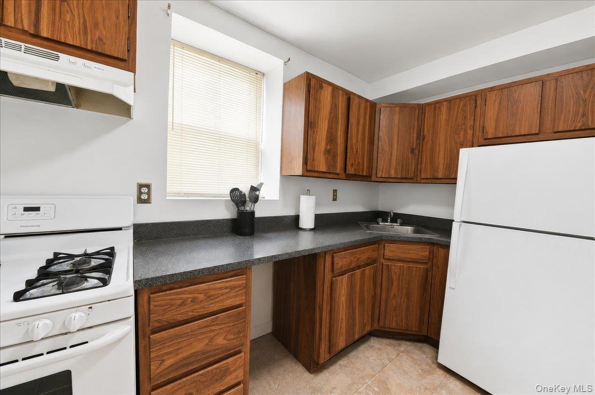 1581 Hollywood Avenue – For Sale photo 19