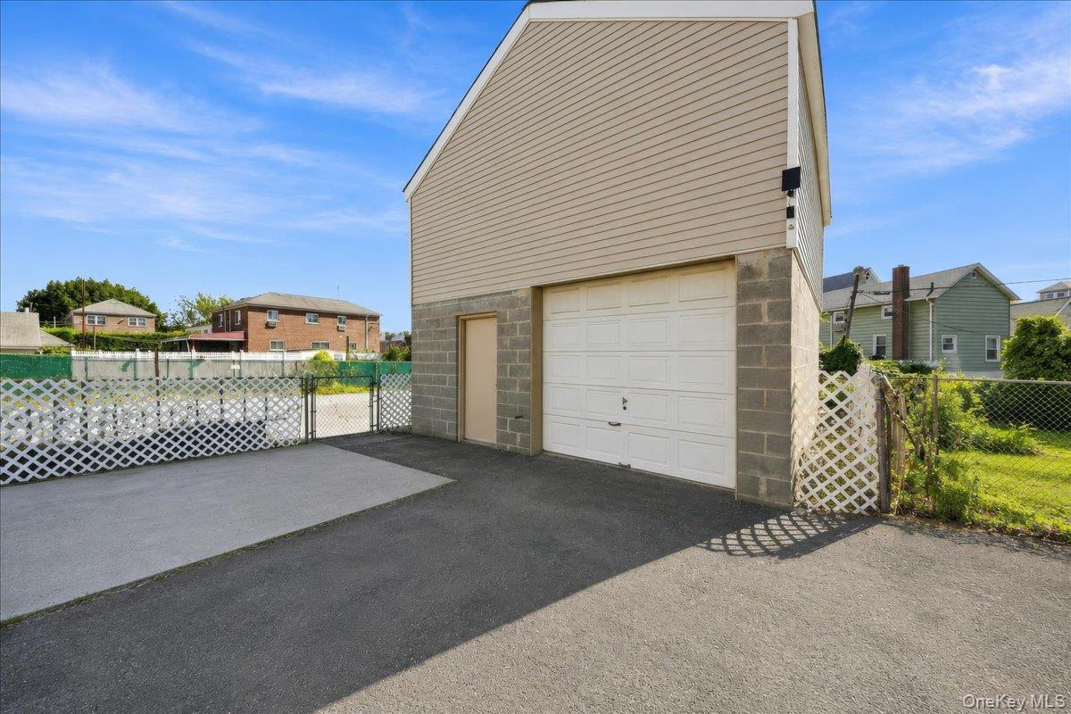 1581 Hollywood Avenue – For Sale photo 21