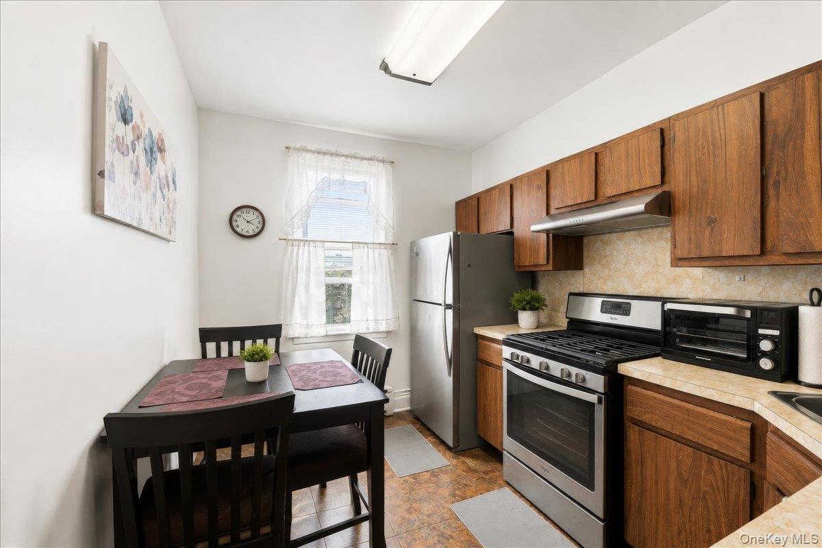 1581 Hollywood Avenue – For Sale photo 4