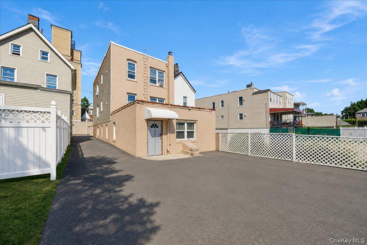 1581 Hollywood Avenue – For Sale photo 25