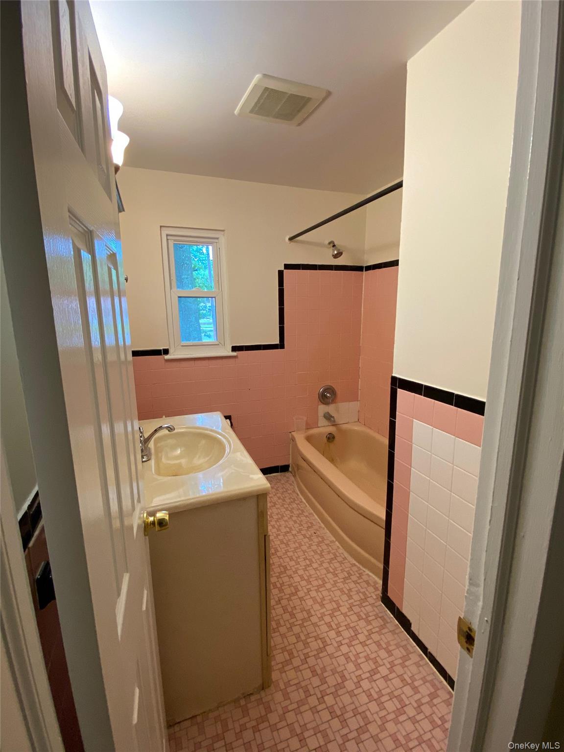 182 N Middletown Road – For Rent photo 2
