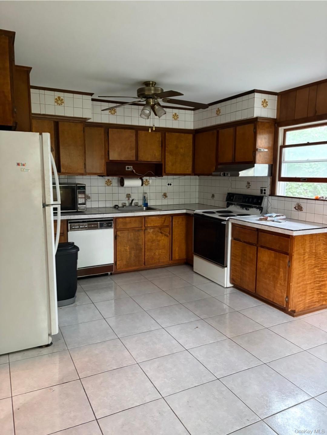 1 Cherokee Street – For Sale photo 2
