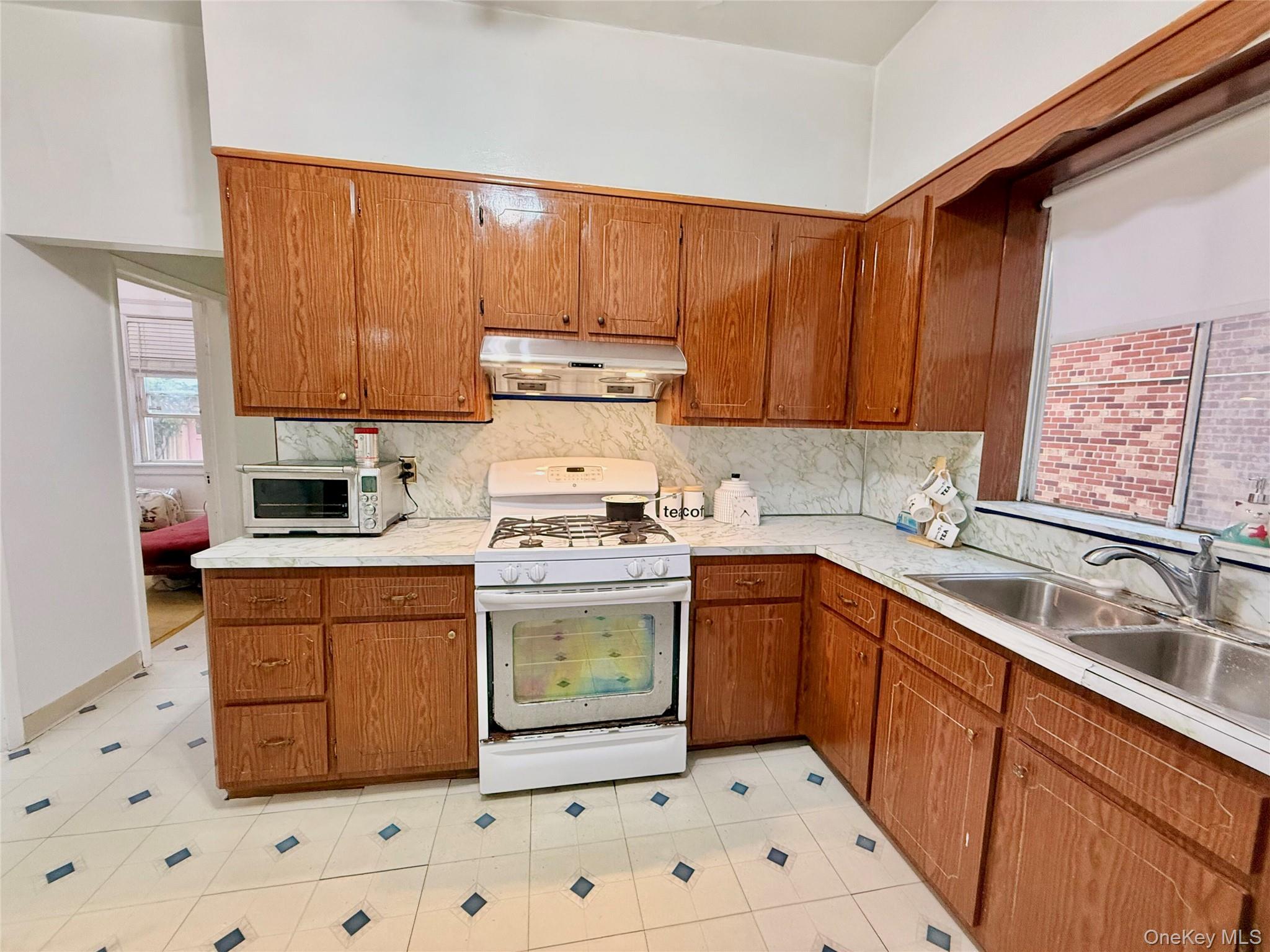 95-15 118th Street – For Sale photo 14