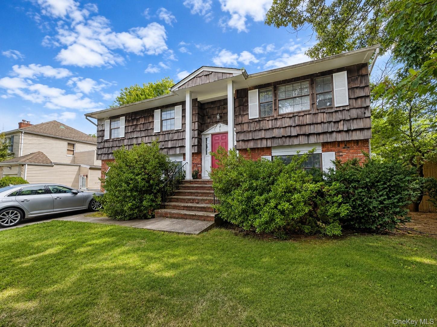 7 Roberts Lane – For Sale