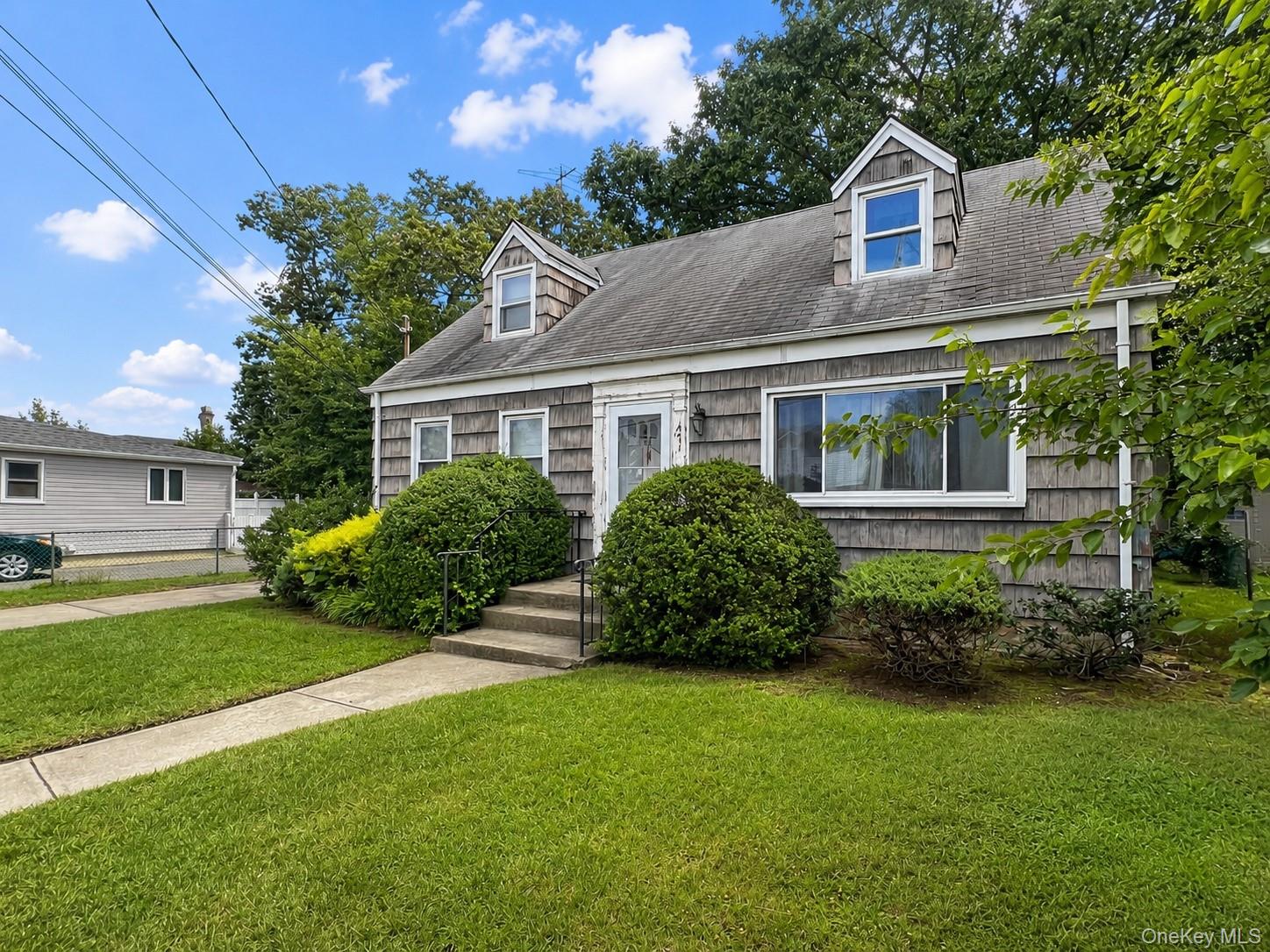 471 Eureka Avenue – For Sale photo 4