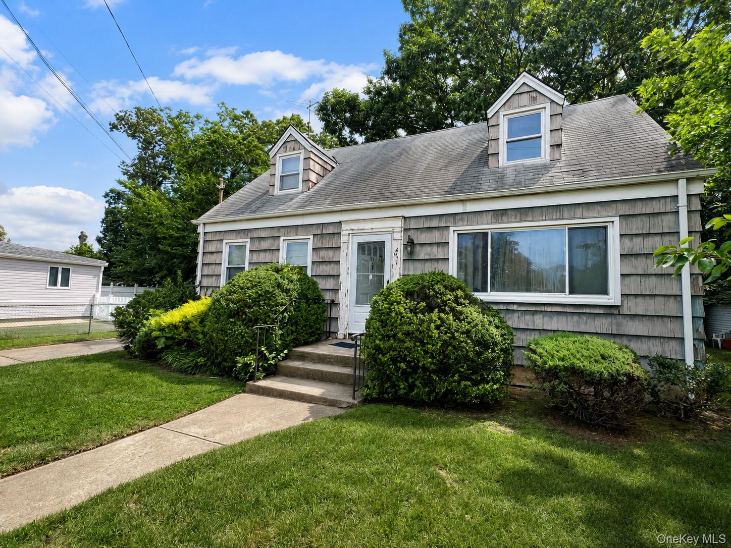 471 Eureka Avenue – For Sale