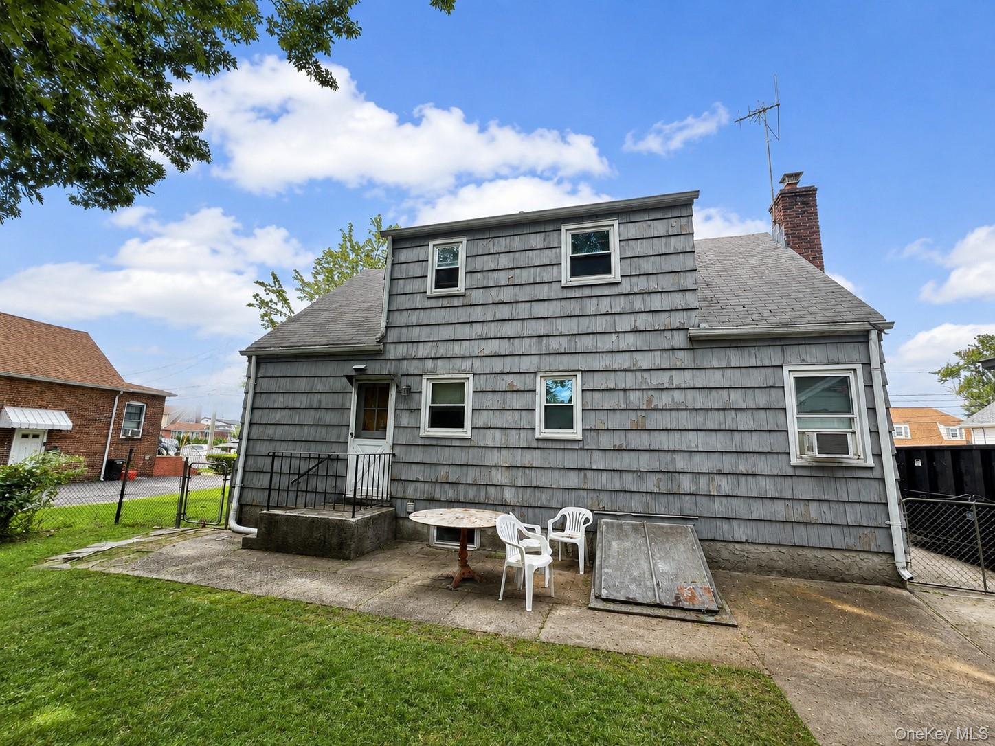 471 Eureka Avenue – For Sale photo 3