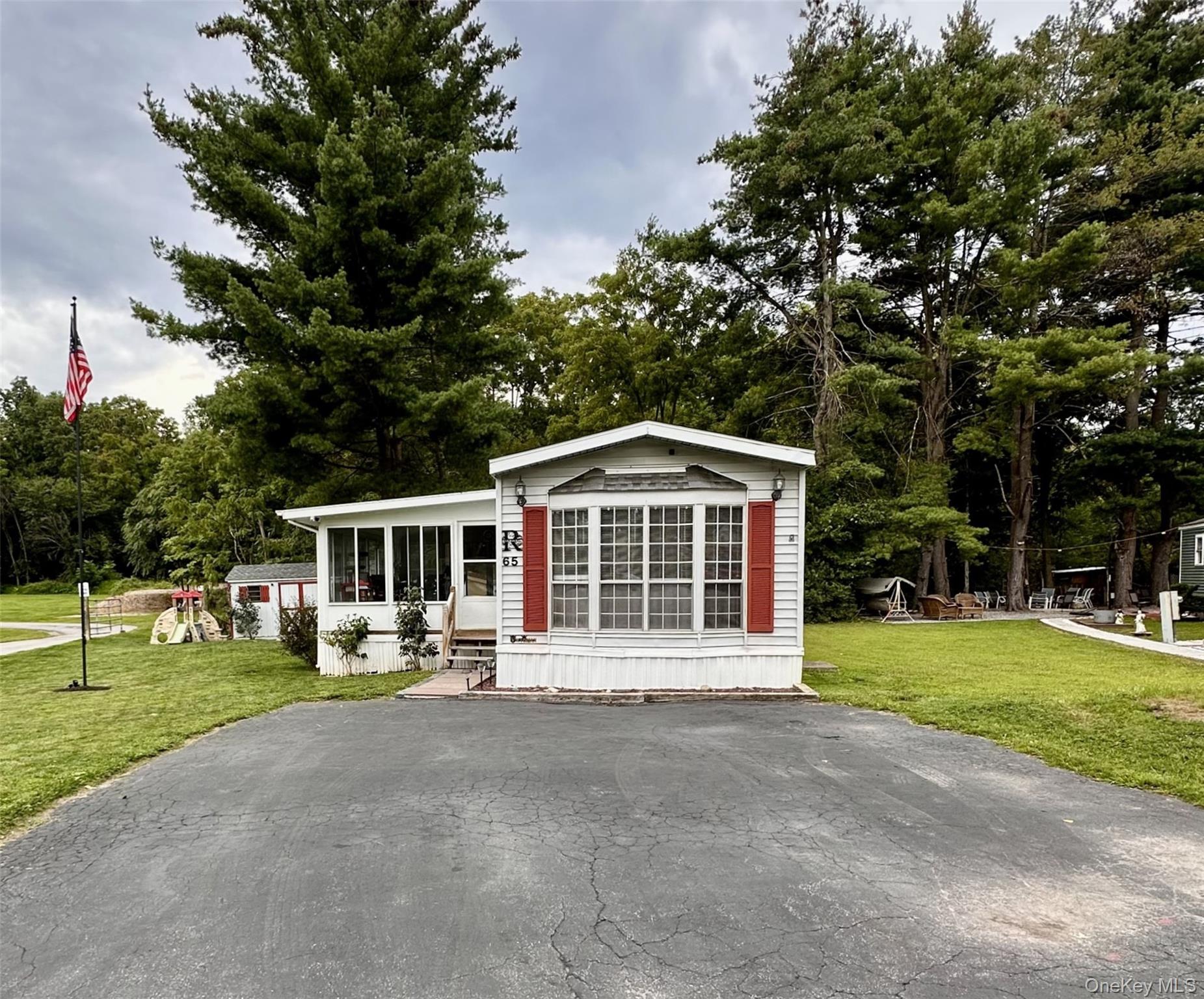 65 Water Loop – For Sale