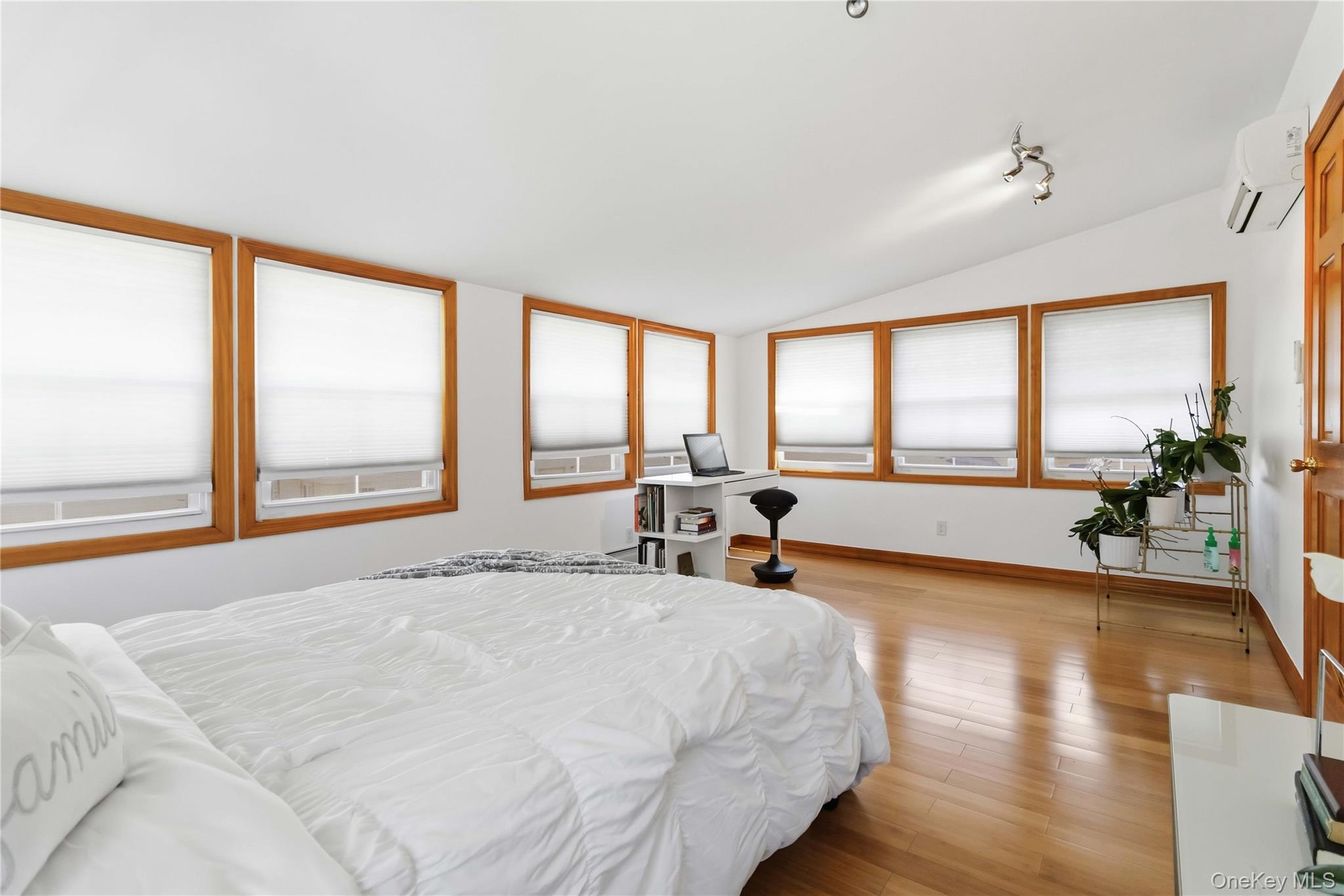 27-17 Ericsson Street – For Sale photo 32