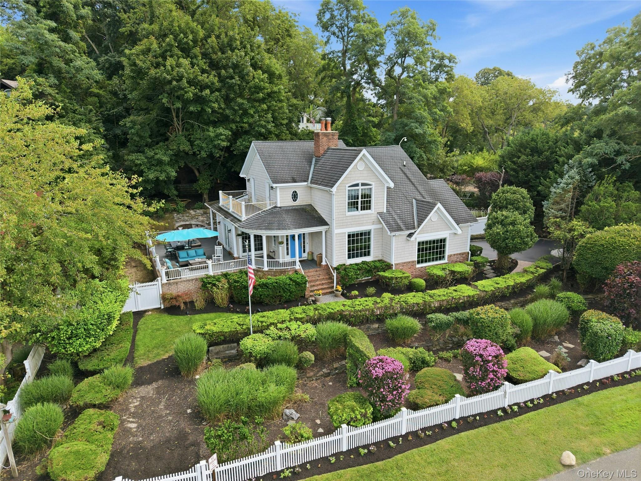 47 Shore Road – For Sale