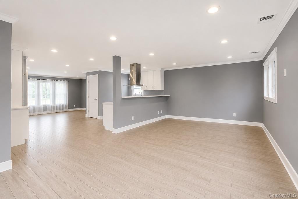 4 E Gate – For Sale photo 9