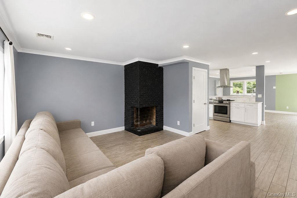 4 E Gate – For Sale photo 5