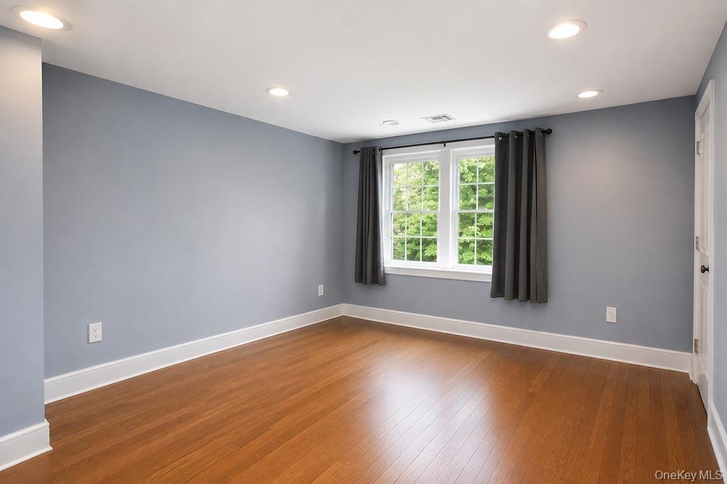 4 E Gate – For Sale photo 16