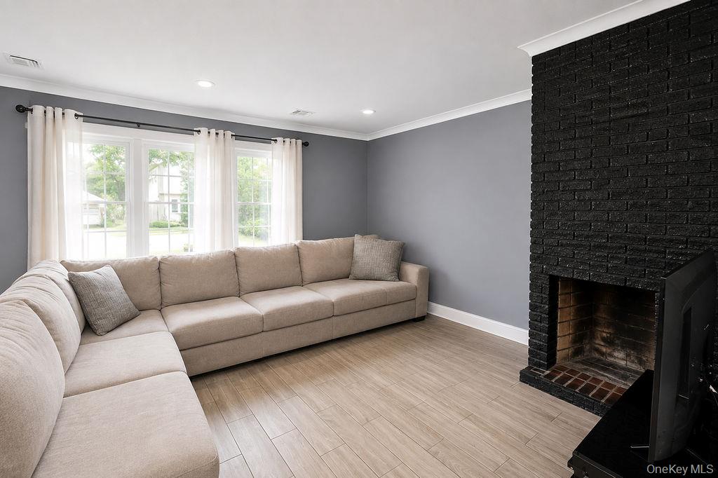 4 E Gate – For Sale photo 6