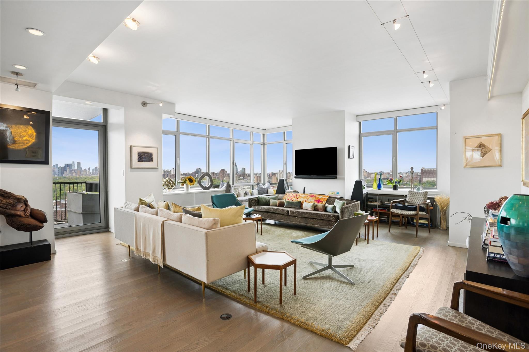 1485 5th Avenue, Unit 26D photo 8