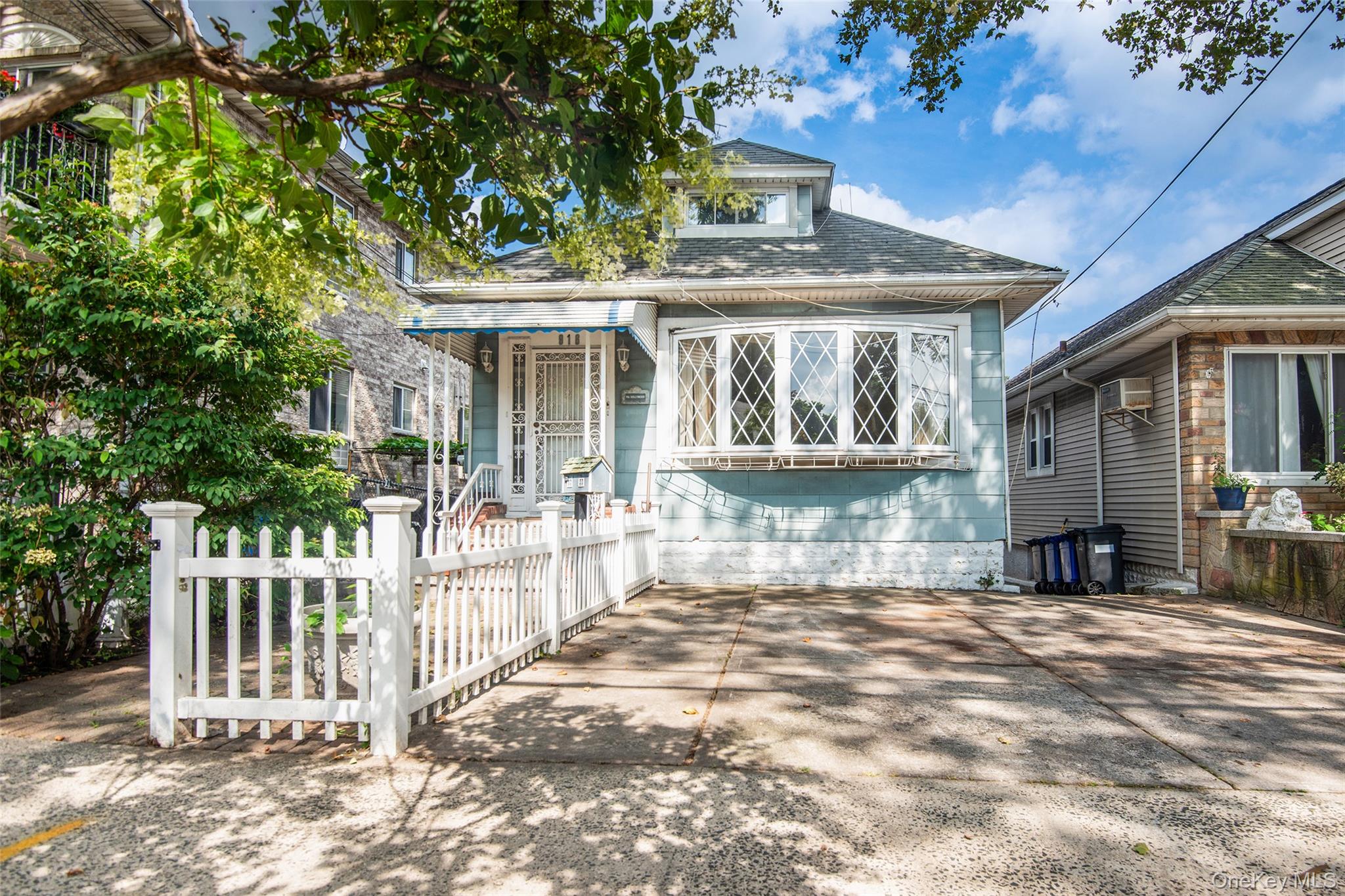 916 Hollywood Avenue – For Sale photo 2