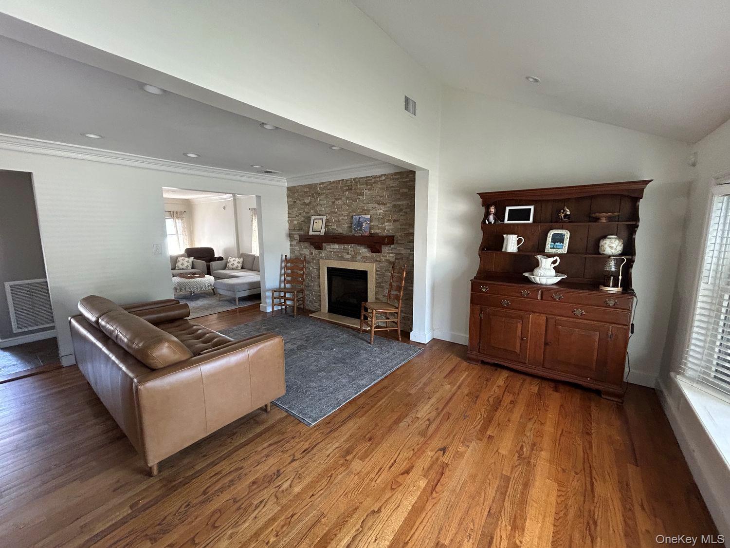 607 Nassau Street – For Rent photo 10