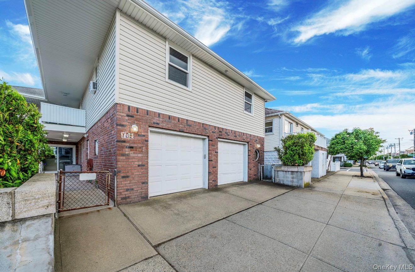 105 Vermont Street, Unit Upper