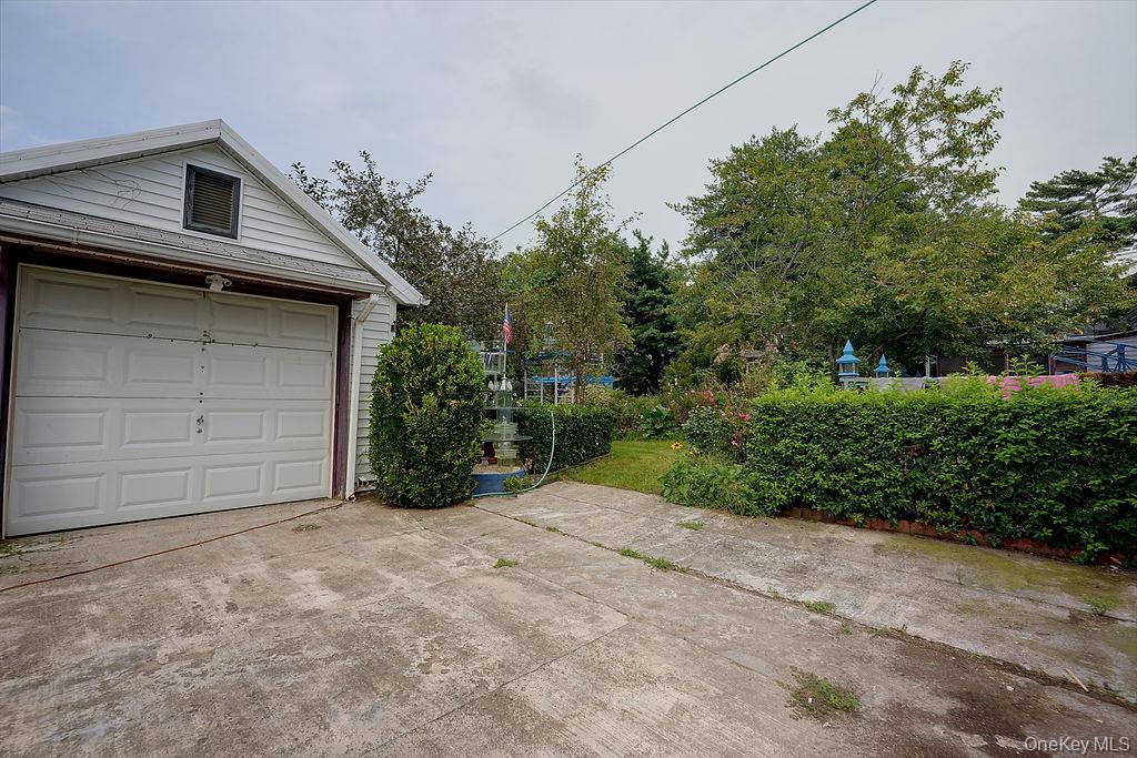 437 Moffitt Boulevard – For Sale photo 2