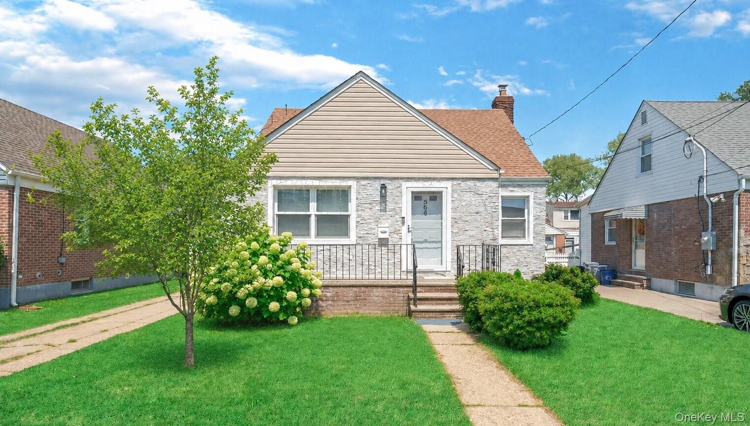 35 79th Avenue – For Sale