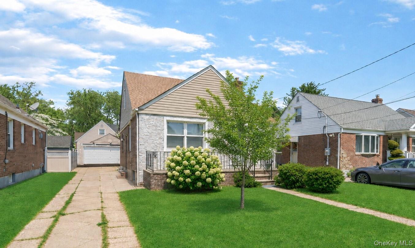 35 79th Avenue – For Sale photo 2