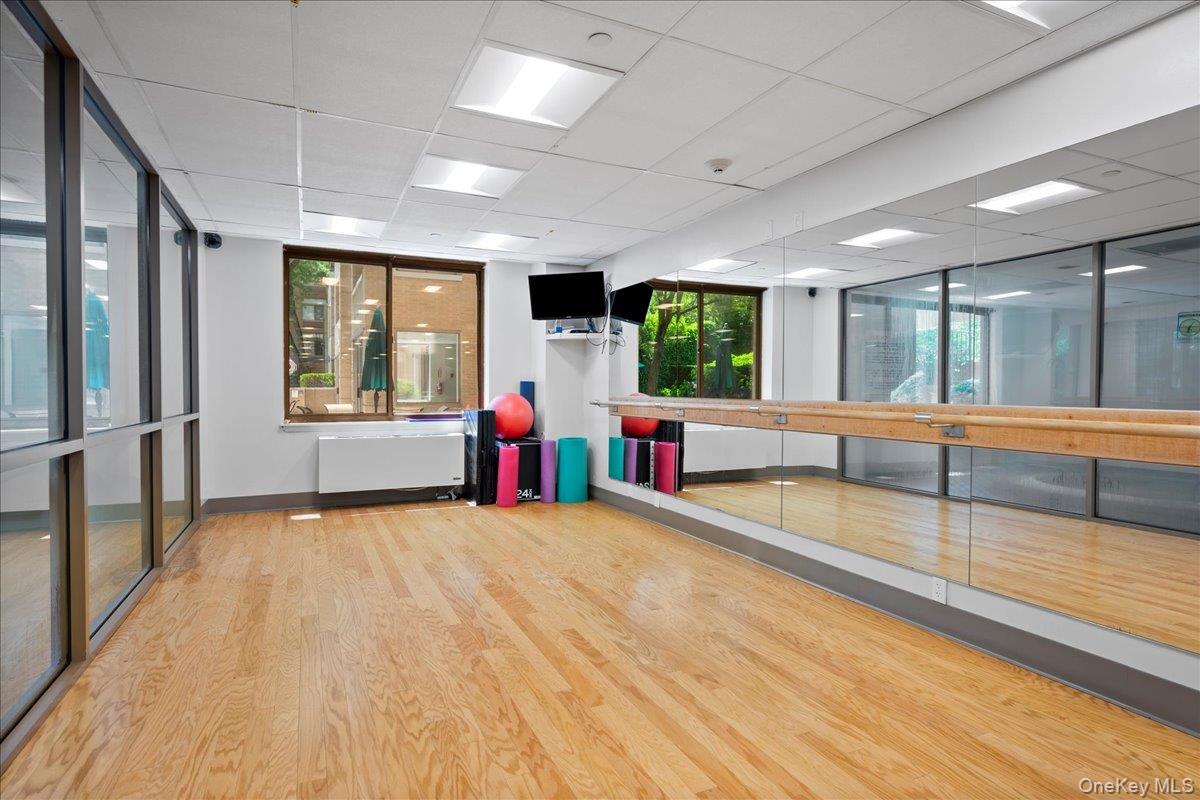 35 N Chatsworth Avenue, Unit 6E photo 25