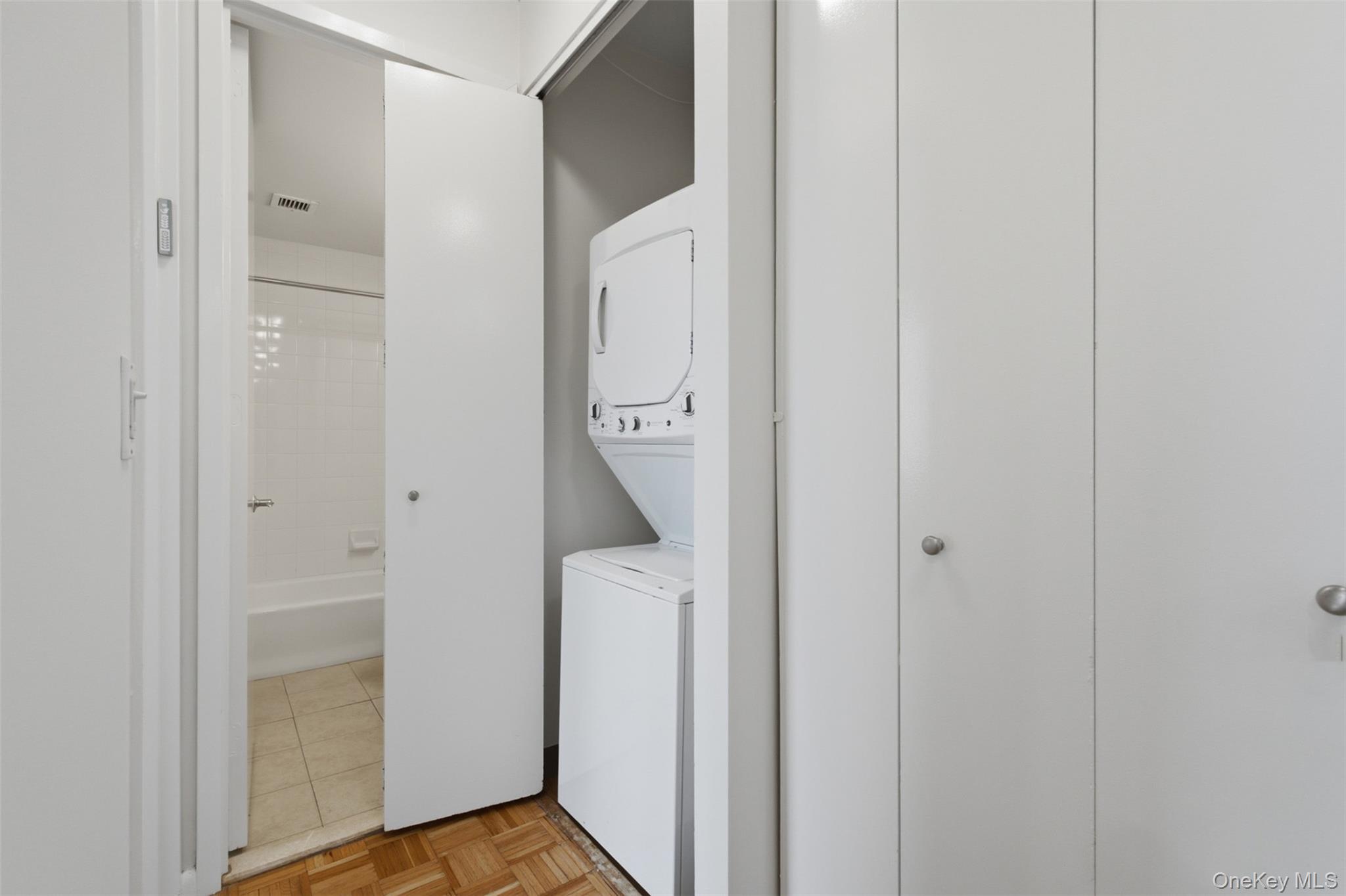 35 N Chatsworth Avenue, Unit 6E photo 22