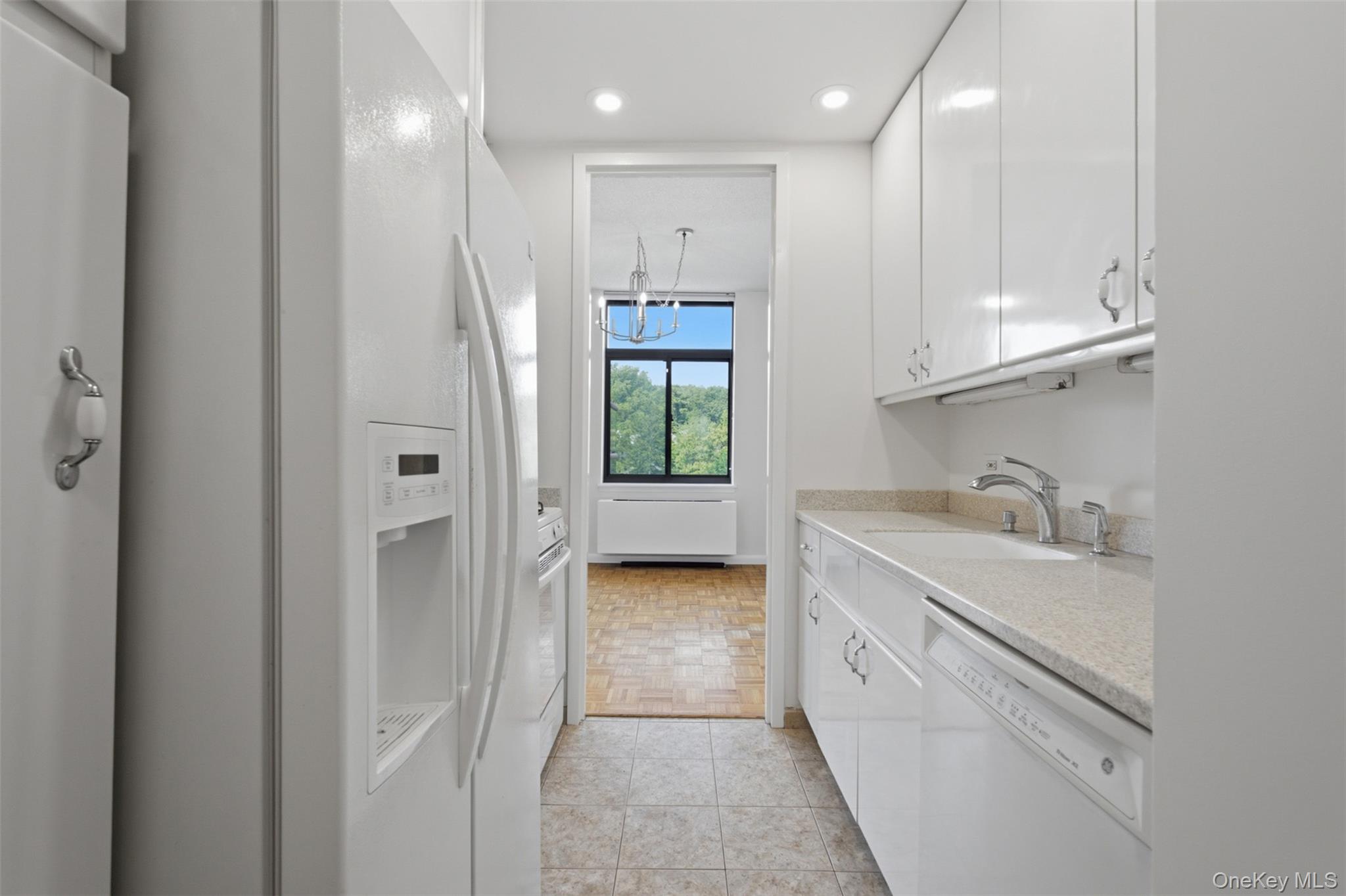 35 N Chatsworth Avenue, Unit 6E photo 12