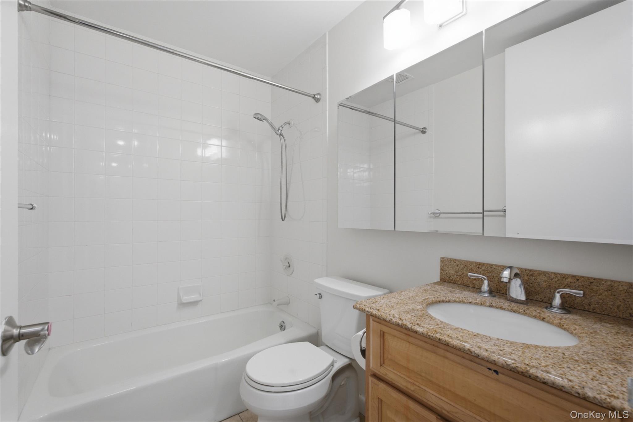 35 N Chatsworth Avenue, Unit 6E photo 16