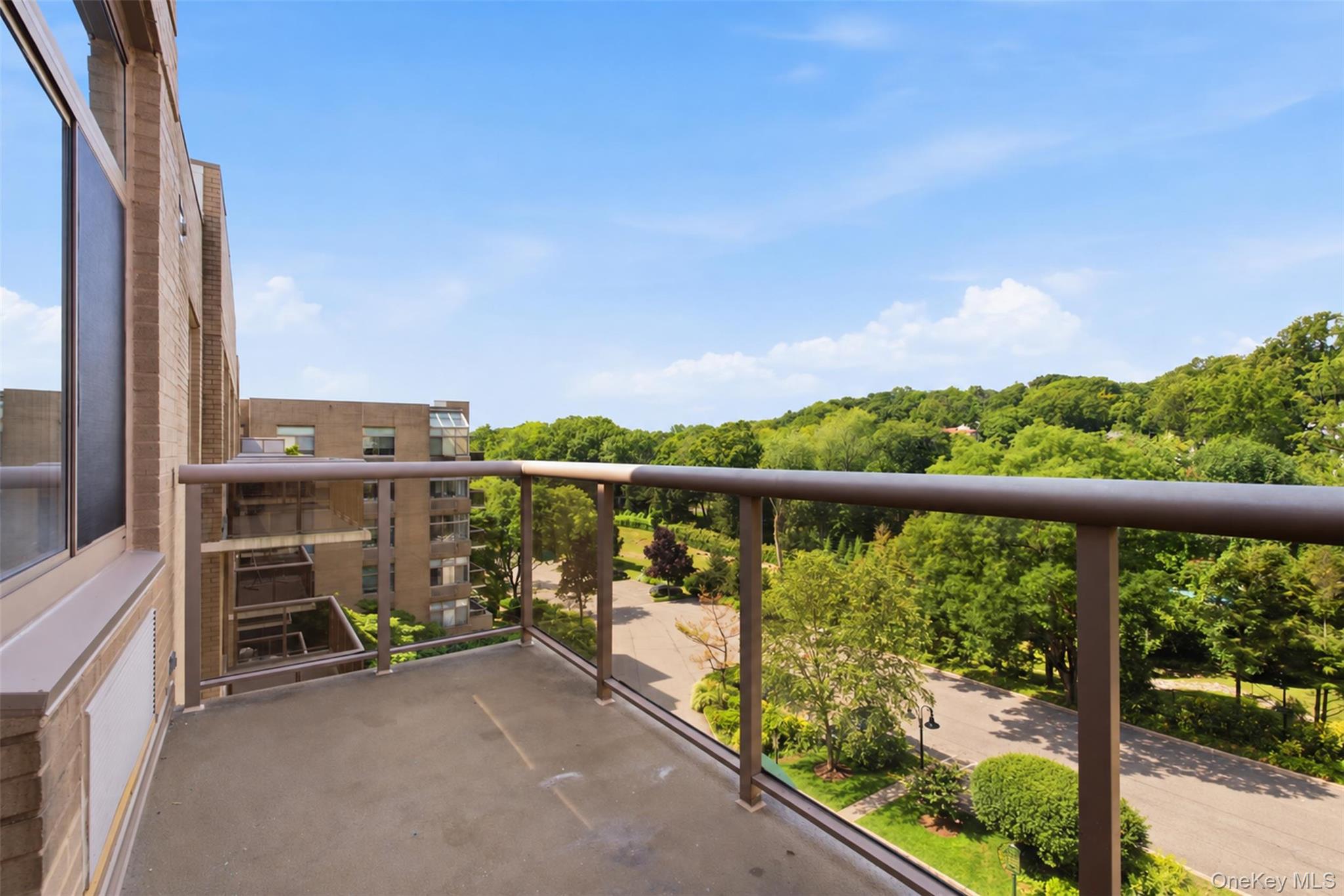 35 N Chatsworth Avenue, Unit 6E photo 23