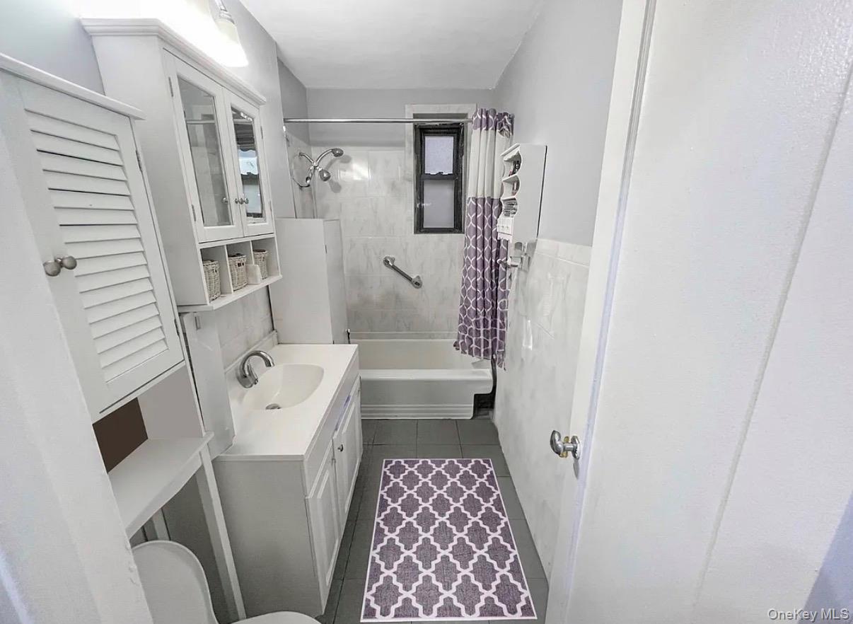 32-22 92nd Street, Unit D502 photo 4